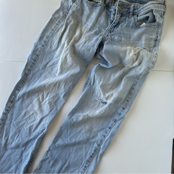 3/$20 Hollister Distressed Jeans - Picture 4 of 7
